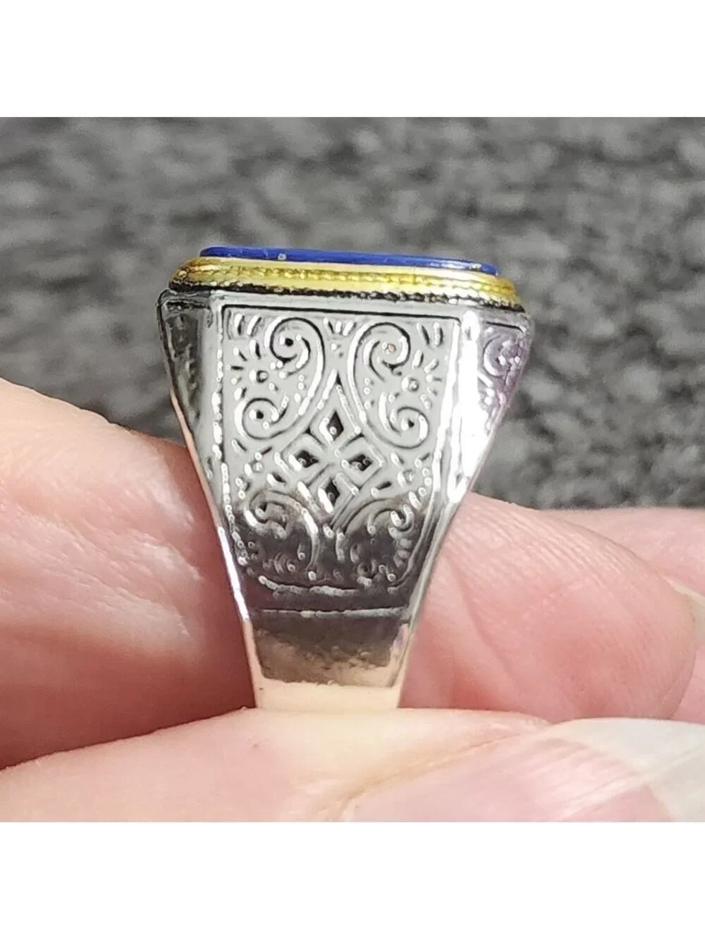 N/A silvertone ring
